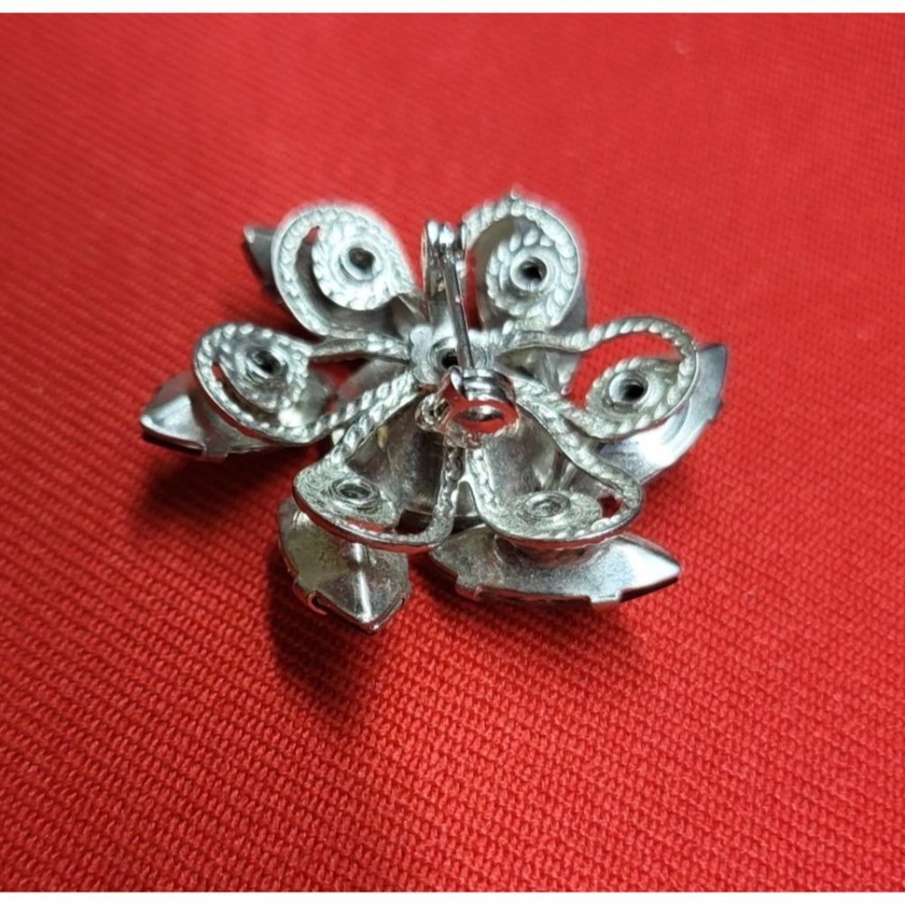 Avon Rhinestone Flower Brooch - Picture 6 of 9